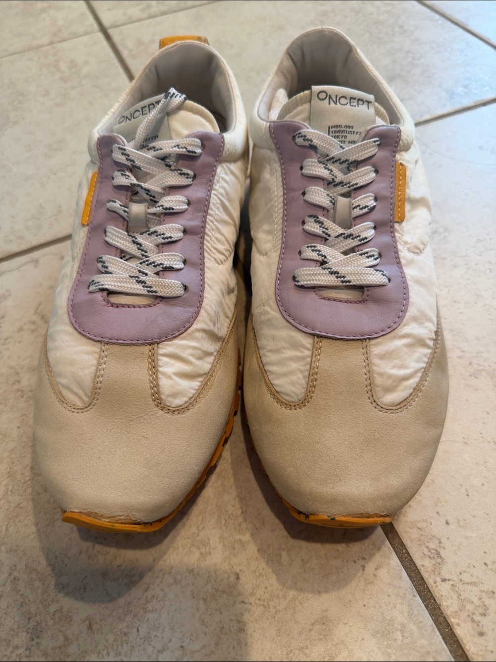 ONCEPT Women’s Athletic Sneakers in White with Lavender Accents, size 9